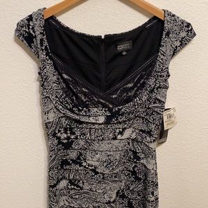 NWT Adrianna Papell body-con style dress size 4